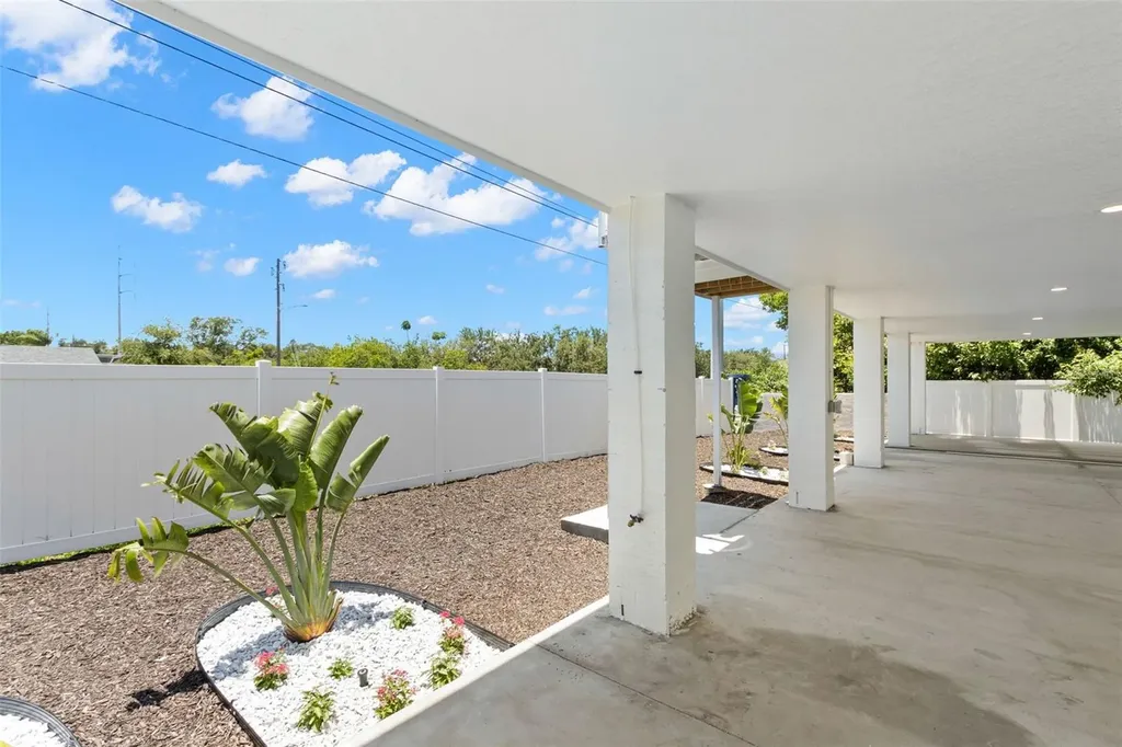 6924 Americana Drive NE St Petersburg FL 33702