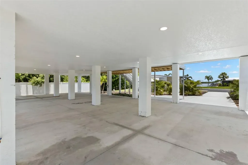 6924 Americana Drive NE St Petersburg FL 33702