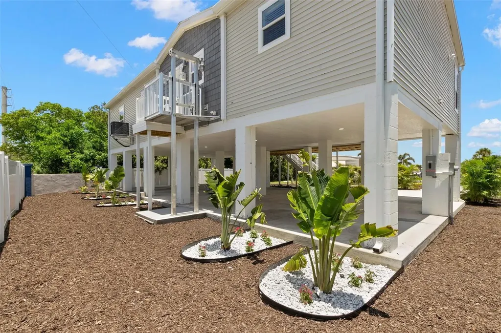 6924 Americana Drive NE St Petersburg FL 33702