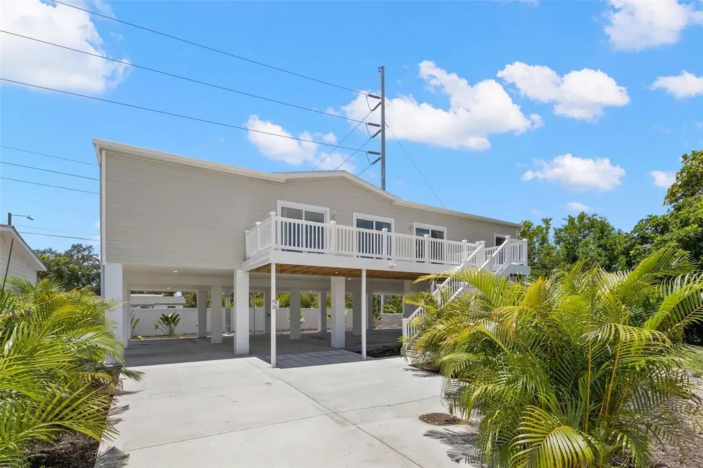 6924 Americana Drive NE St Petersburg FL 33702