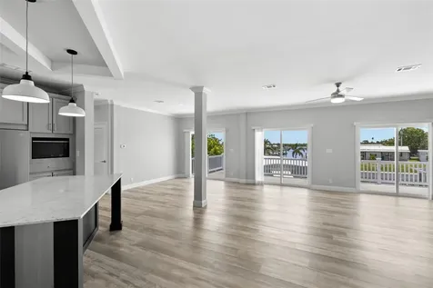6924 Americana Drive NE St Petersburg FL 33702