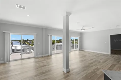 6924 Americana Drive NE St Petersburg FL 33702