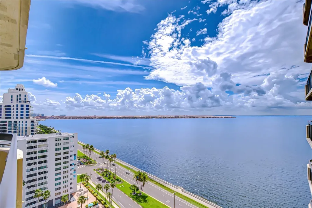 2413 Bayshore Boulevard Tampa FL 33629
