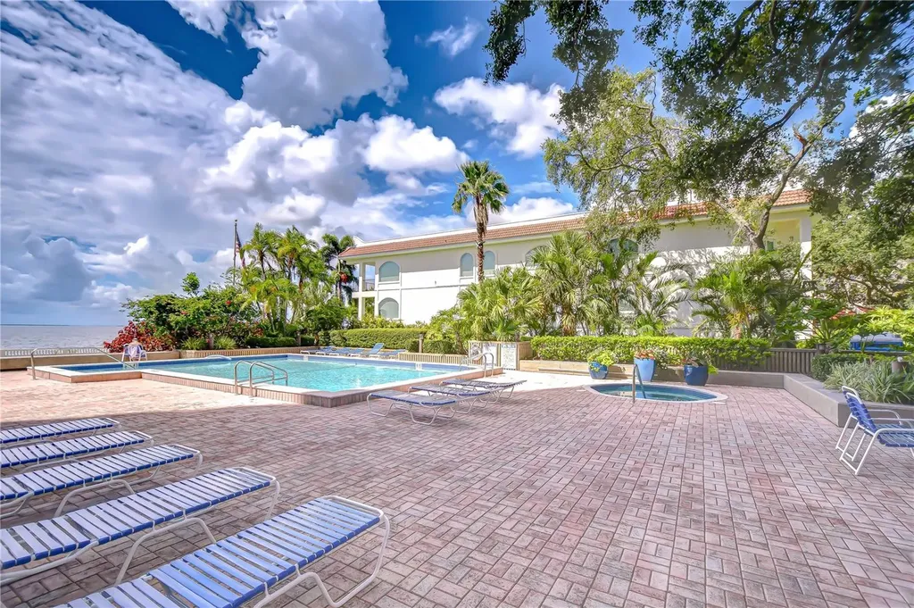 2413 Bayshore Boulevard Tampa FL 33629