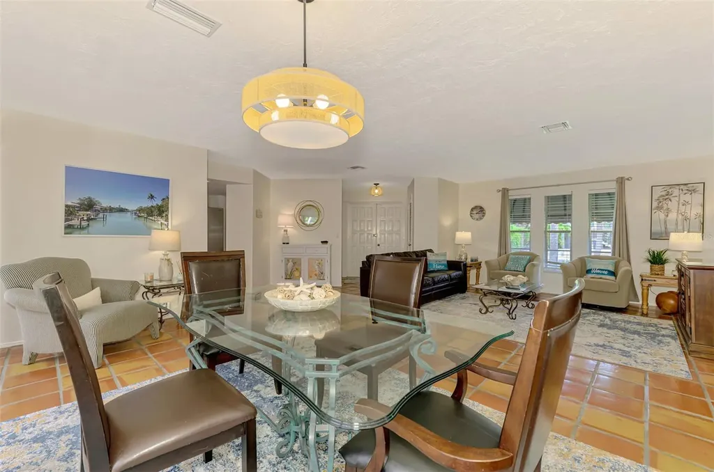 4946 Commonwealth Drive Sarasota FL 34242