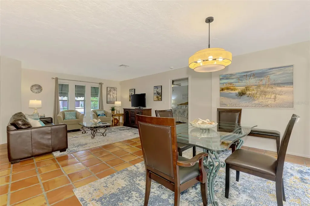 4946 Commonwealth Drive Sarasota FL 34242