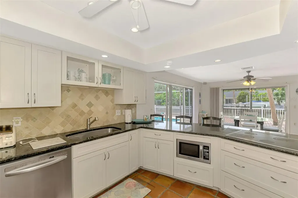 4946 Commonwealth Drive Sarasota FL 34242