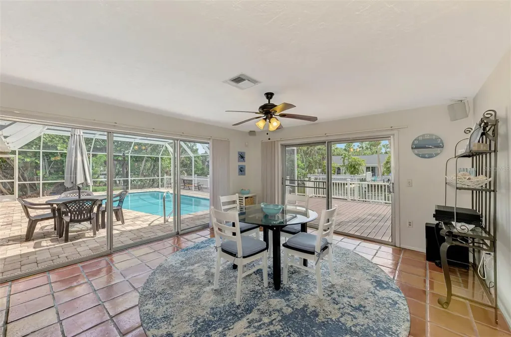 4946 Commonwealth Drive Sarasota FL 34242