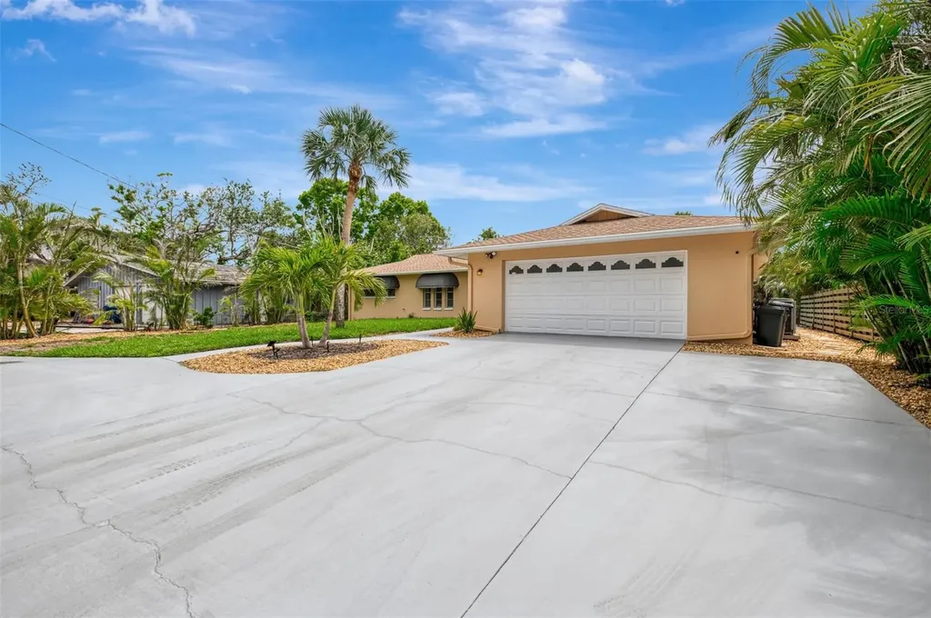 4946 Commonwealth Drive Sarasota FL 34242