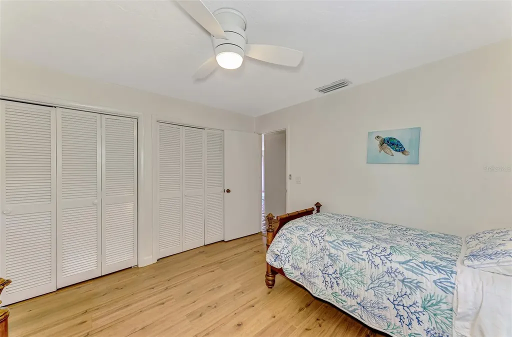 4946 Commonwealth Drive Sarasota FL 34242