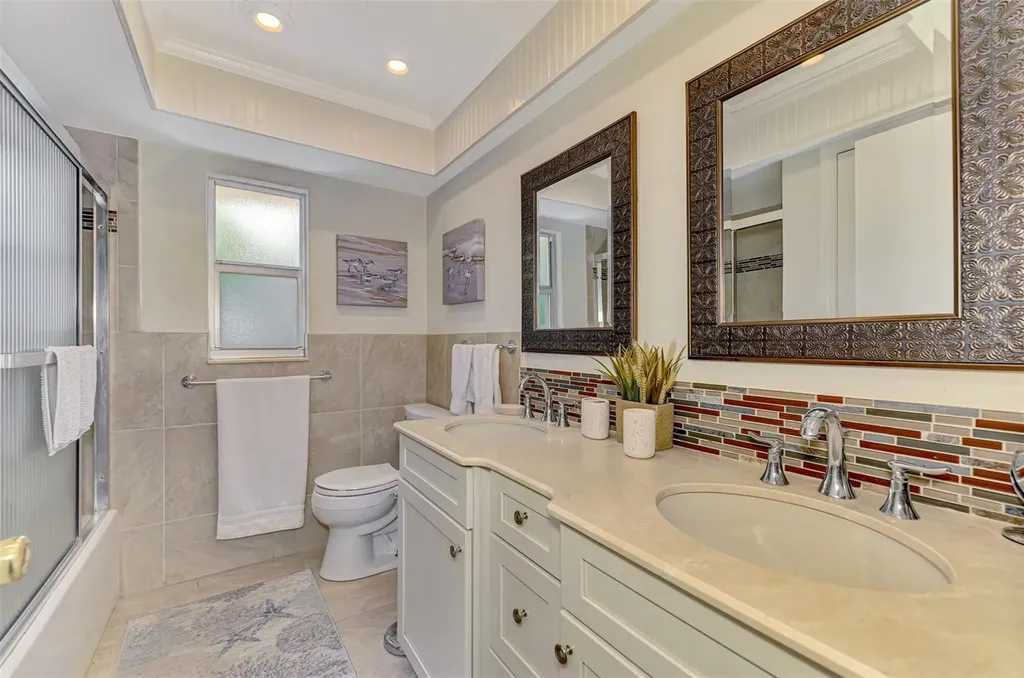 4946 Commonwealth Drive Sarasota FL 34242