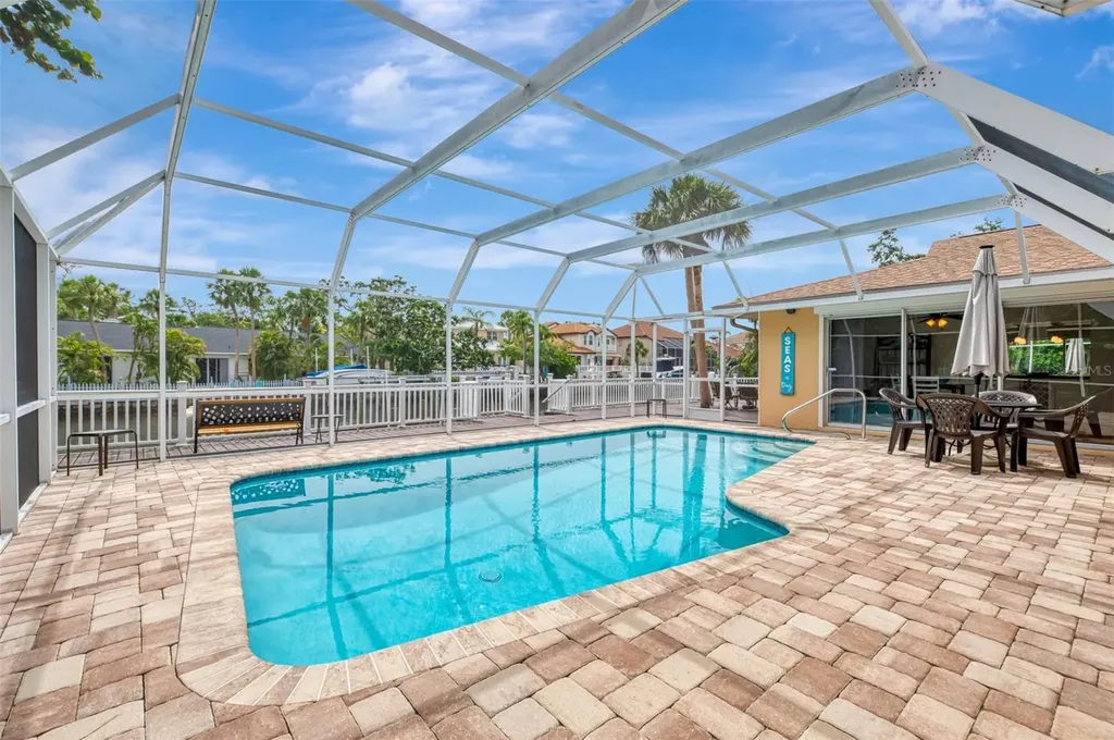 4946 Commonwealth Drive Sarasota FL 34242