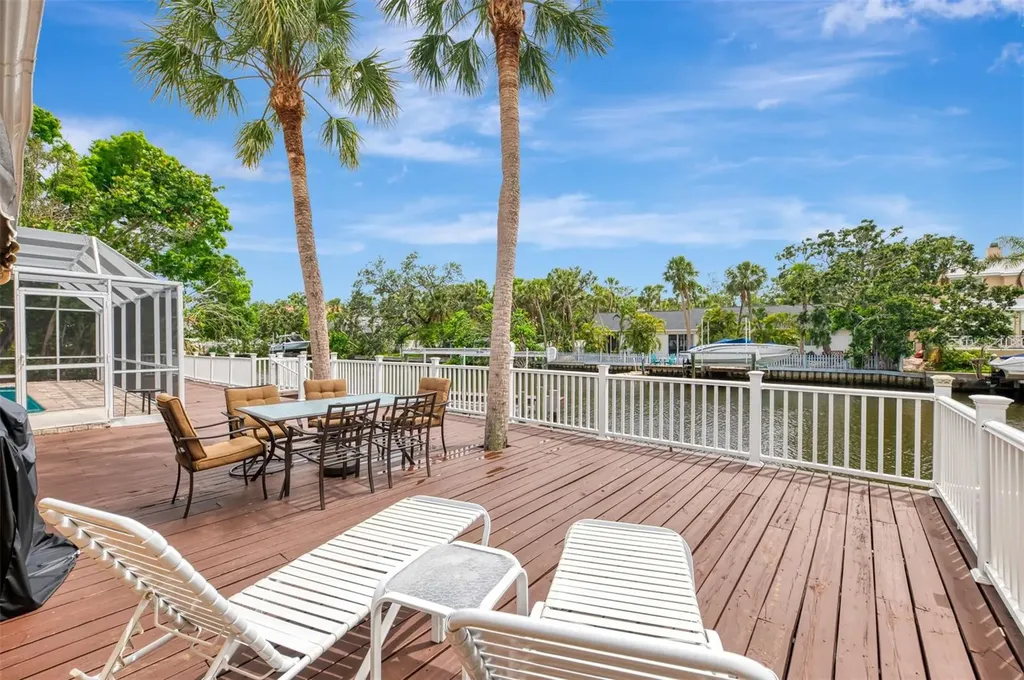 4946 Commonwealth Drive Sarasota FL 34242