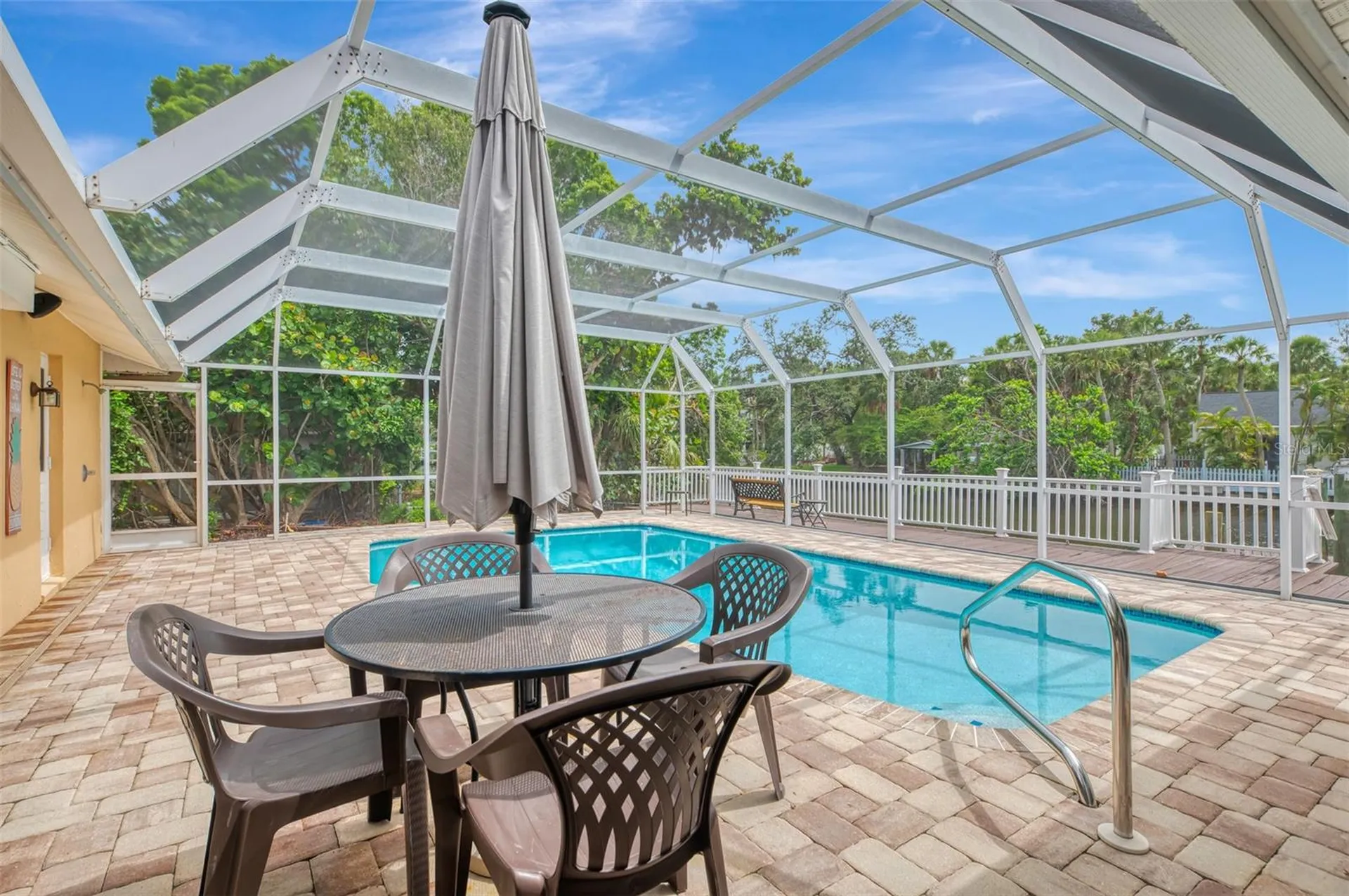 4946 Commonwealth Drive Sarasota FL 34242