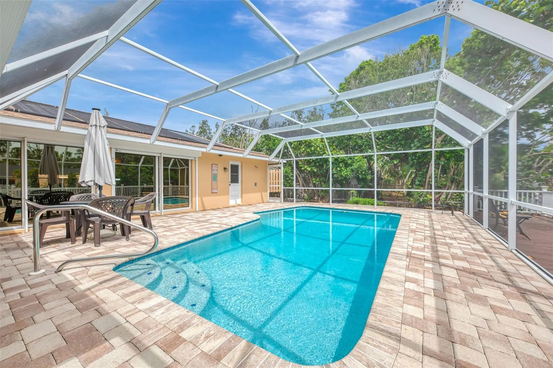 4946 Commonwealth Drive Sarasota FL 34242