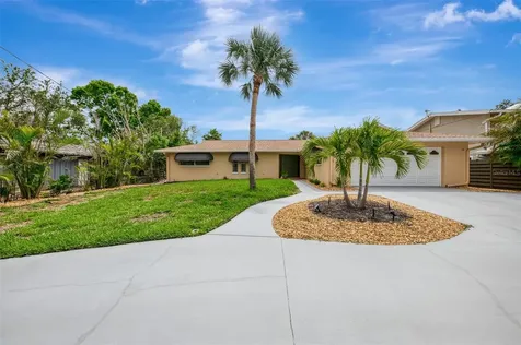 4946 Commonwealth Drive Sarasota FL 34242