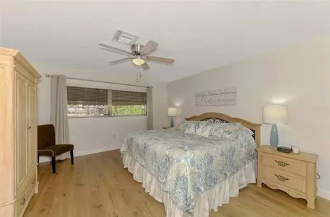 4946 Commonwealth Drive Sarasota FL 34242