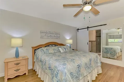 4946 Commonwealth Drive Sarasota FL 34242