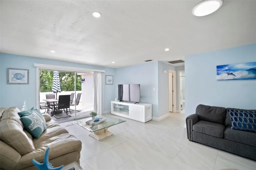 1712 Azalea Court Oldsmar FL 34677