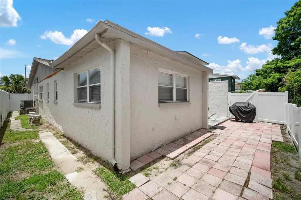 1712 Azalea Court Oldsmar FL 34677
