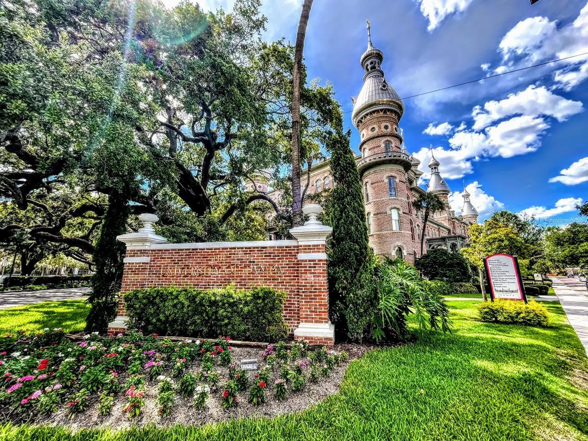 1712 Azalea Court Oldsmar FL 34677