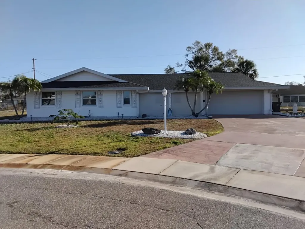 702 Cypress Place Sun City Center FL 33573