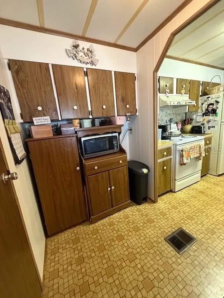 8466 Dickens Avenue Brooksville FL 34613