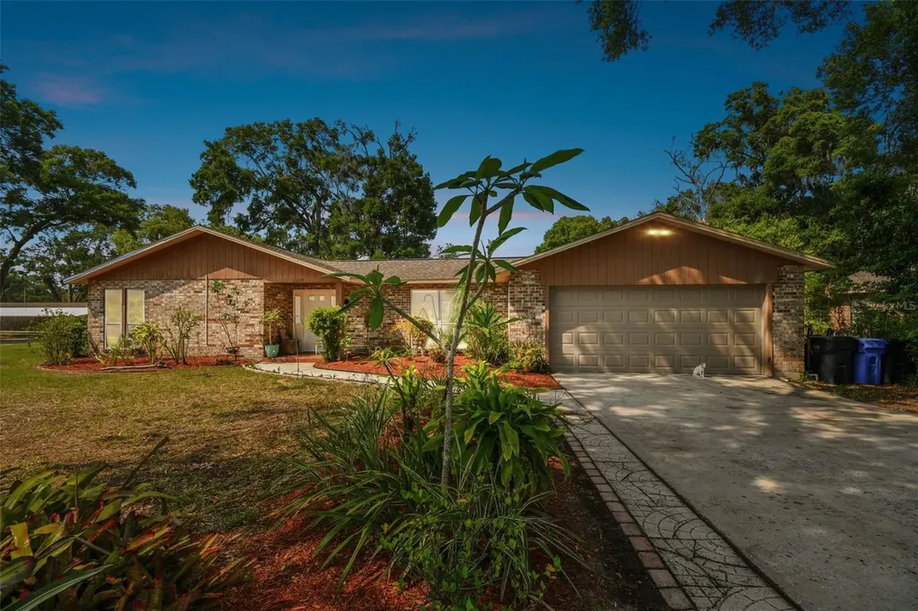 2222 Arch Mcdonald Drive Dover FL 33527