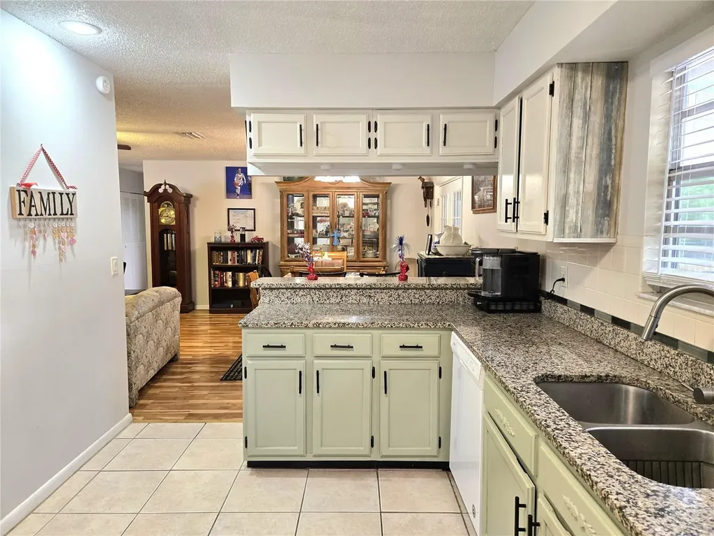 37 Oak Loop Ocala FL 34472