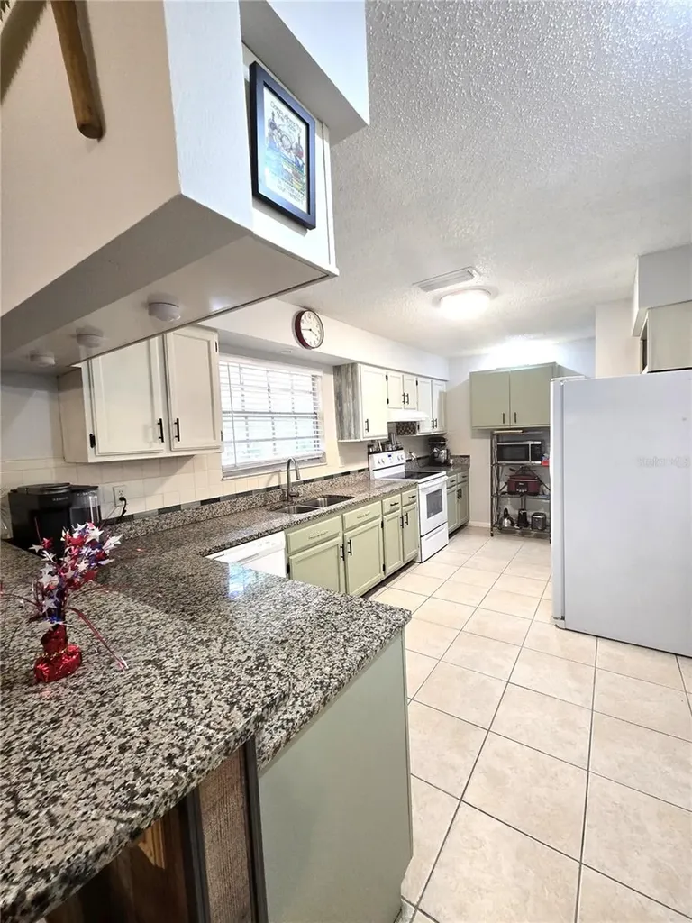 37 Oak Loop Ocala FL 34472