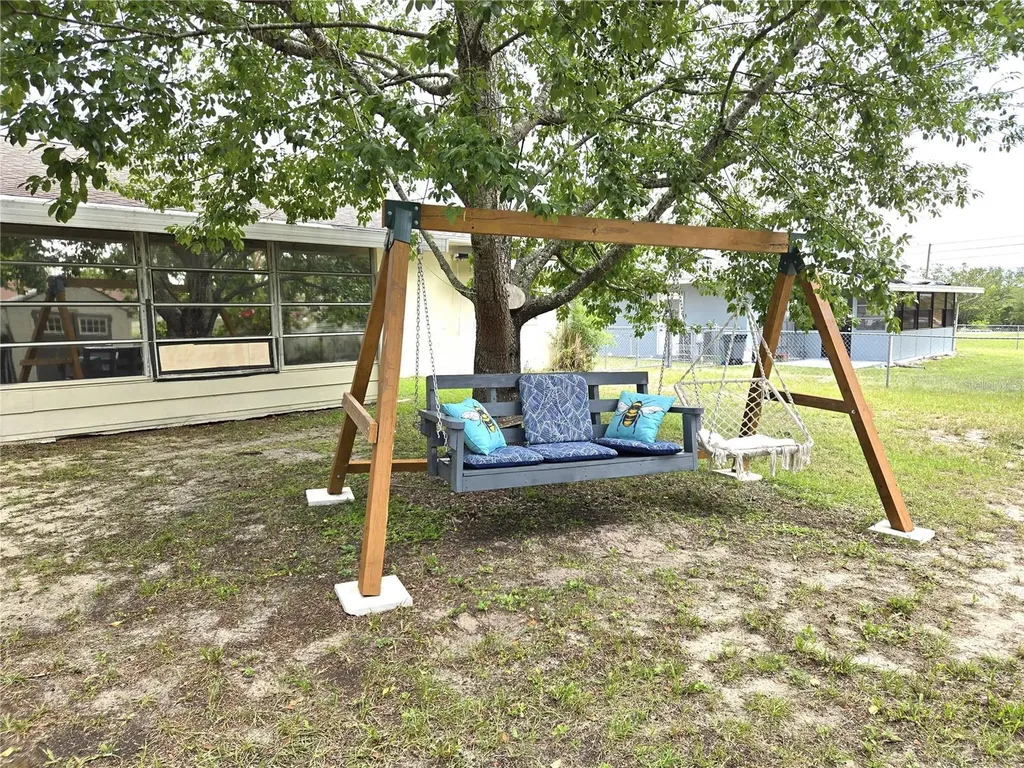 37 Oak Loop Ocala FL 34472