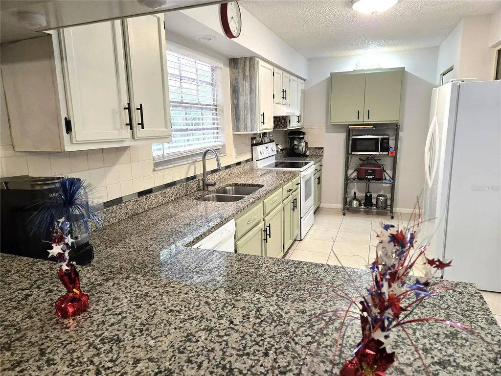 37 Oak Loop Ocala FL 34472