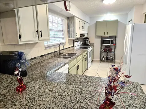 37 Oak Loop Ocala FL 34472