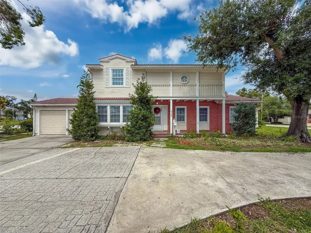 425 49th Street N St Petersburg FL 33710