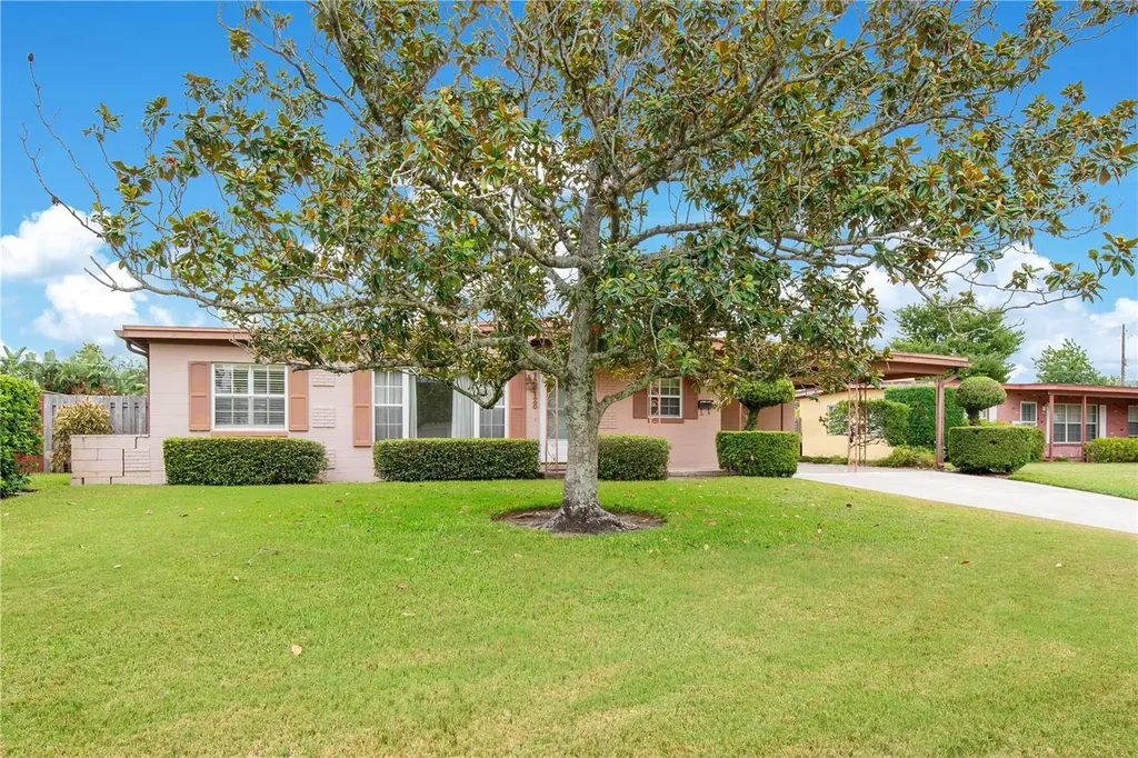 1318 Roscomare Avenue Orlando FL 32806