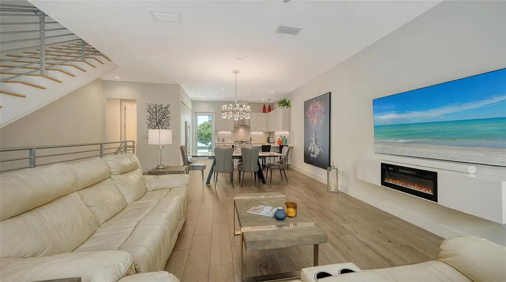 626 Rawls Avenue Sarasota FL 34236