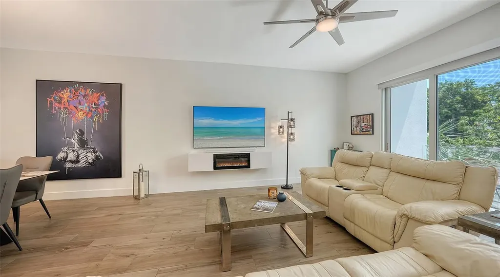 626 Rawls Avenue Sarasota FL 34236