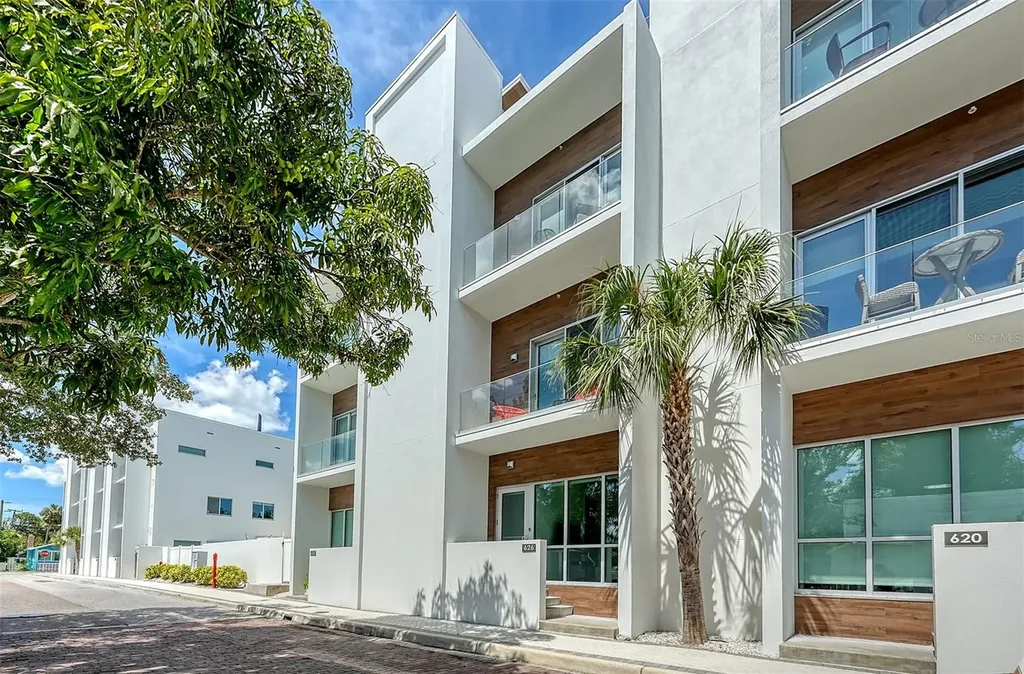 626 Rawls Avenue Sarasota FL 34236