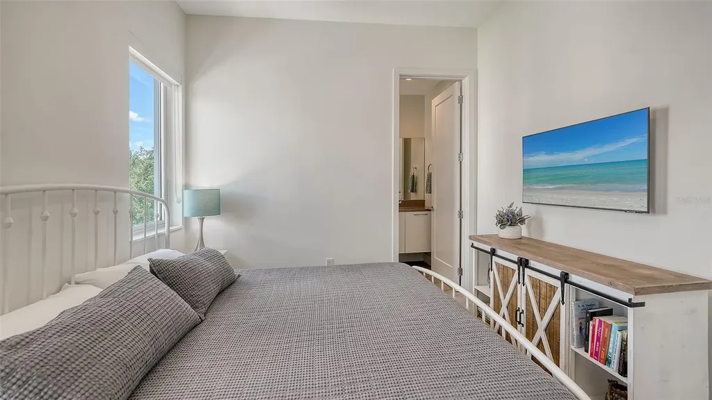 626 Rawls Avenue Sarasota FL 34236