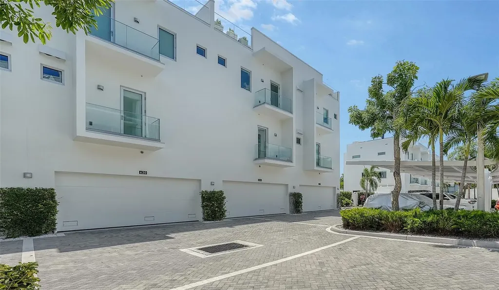 626 Rawls Avenue Sarasota FL 34236