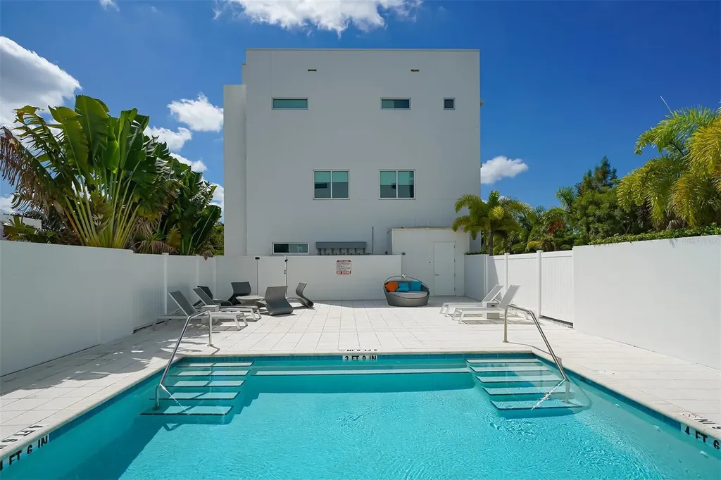 626 Rawls Avenue Sarasota FL 34236