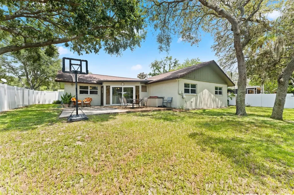 945 Winding Oaks Drive Palm Harbor FL 34683