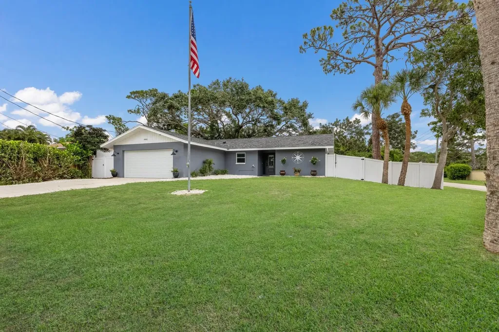 8985 Pohoy Avenue Sarasota FL 34231