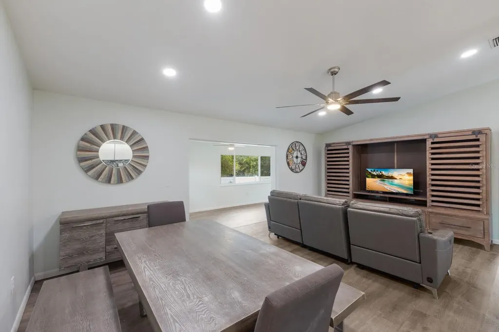 8985 Pohoy Avenue Sarasota FL 34231