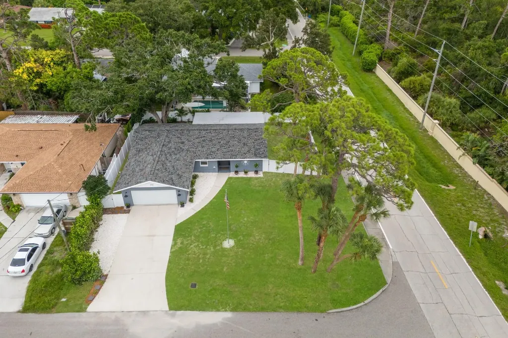 8985 Pohoy Avenue Sarasota FL 34231