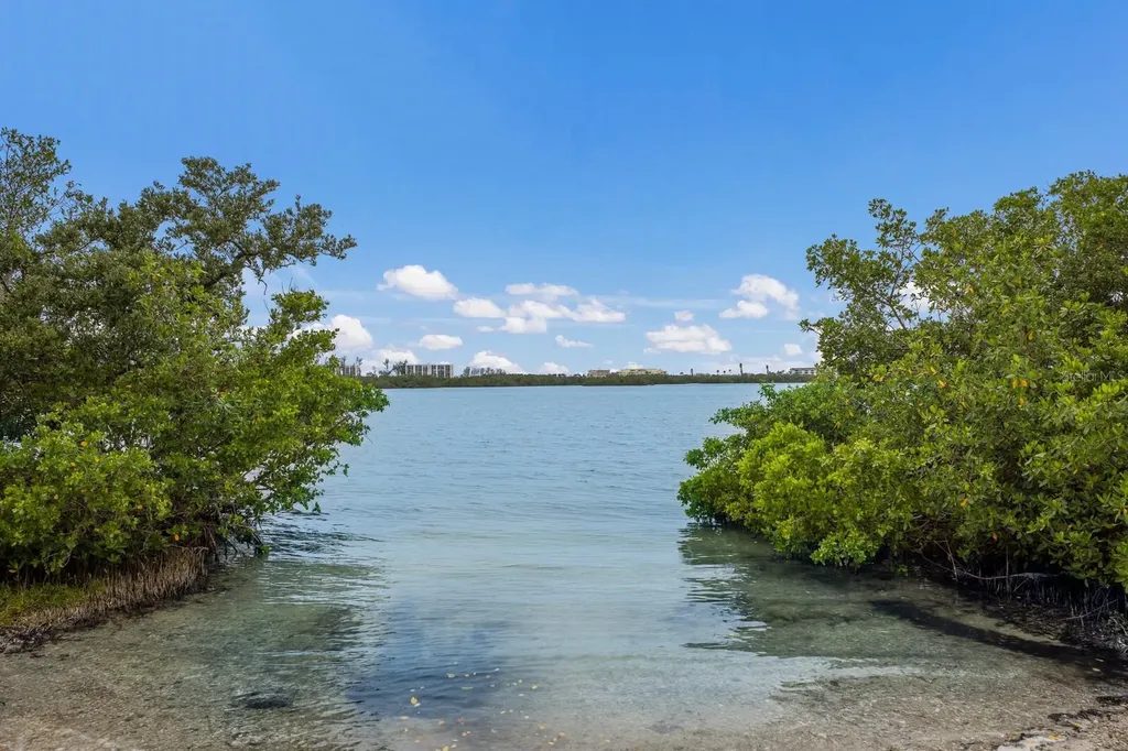 8985 Pohoy Avenue Sarasota FL 34231