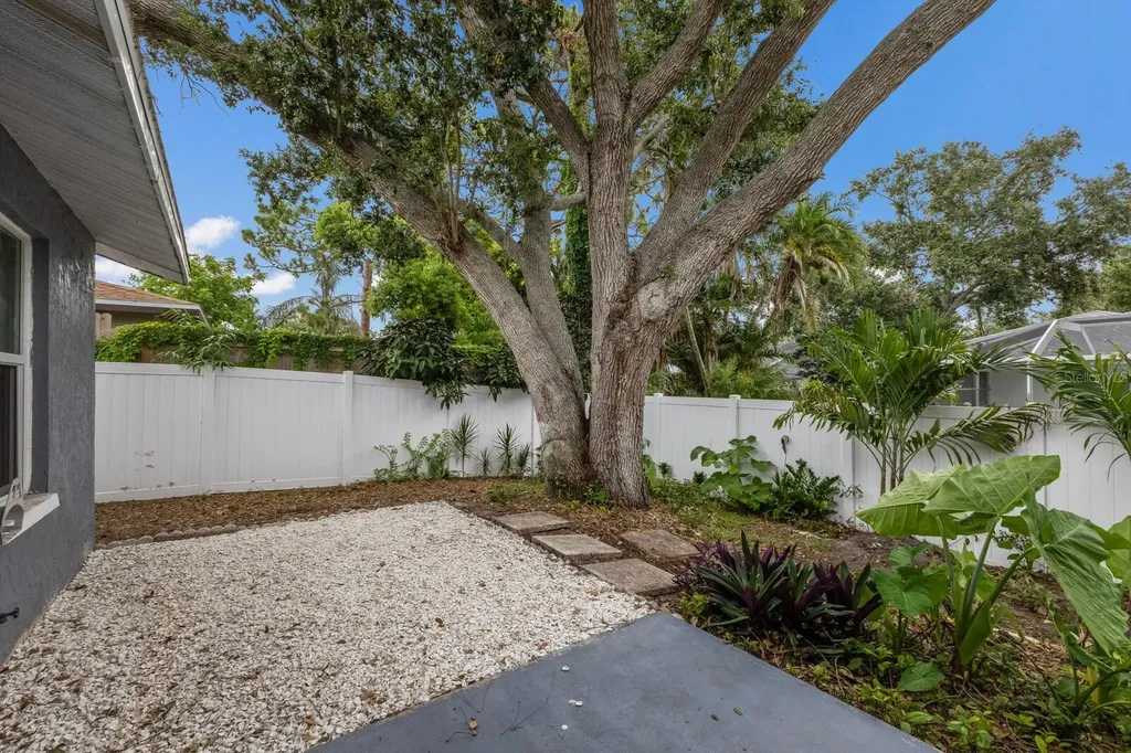 8985 Pohoy Avenue Sarasota FL 34231