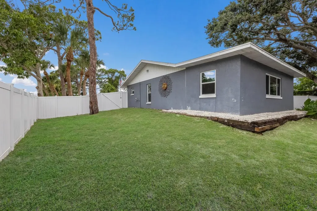 8985 Pohoy Avenue Sarasota FL 34231