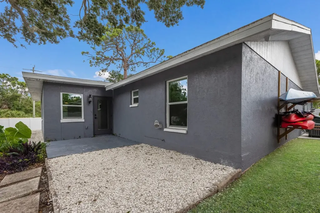8985 Pohoy Avenue Sarasota FL 34231