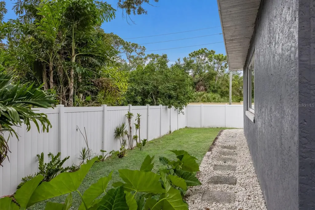 8985 Pohoy Avenue Sarasota FL 34231